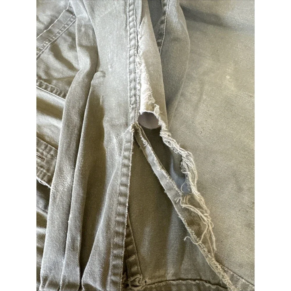 Levi's Denim Shirt Men's XL Regular Distressed Rips‎ Long sleeve button front